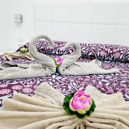 Luxury San Marino & Pool View בית נופש