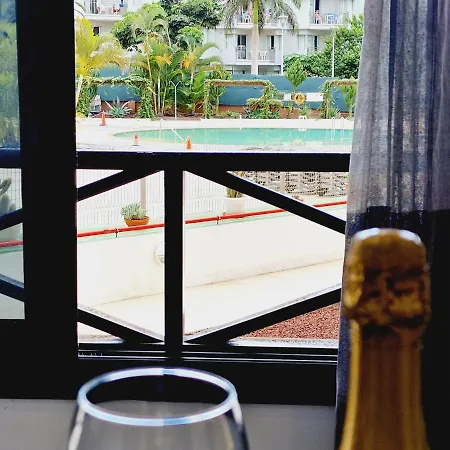 Luxury San Marino & Pool View Feriehus *
